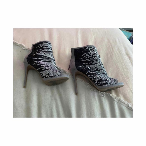 Peep Toe Grey Heel Black&Silver Sequin Bootie - Picture 2 of 5